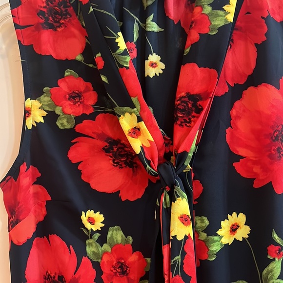 Back, yellow and red flowered Top - Picture 2 of 3